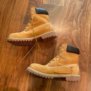 Almost new timberland boots